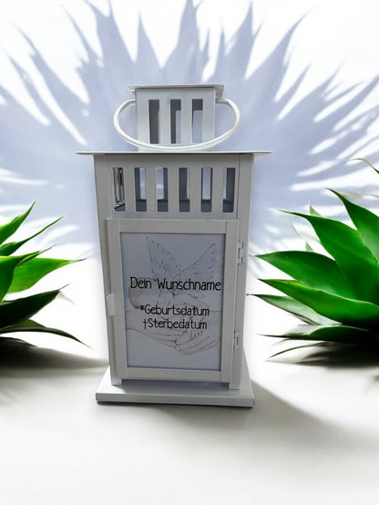 personalisierte Grablaterne mit Wunschtext - Motiv: Baby mit Engelsflügeln