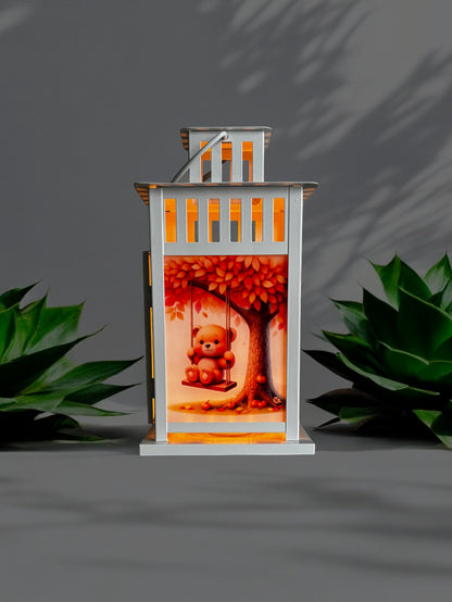 herbstliche, personalisierte Grablaterne mit Wunschtext - Bärenkollektion - Bär auf Schaukel II