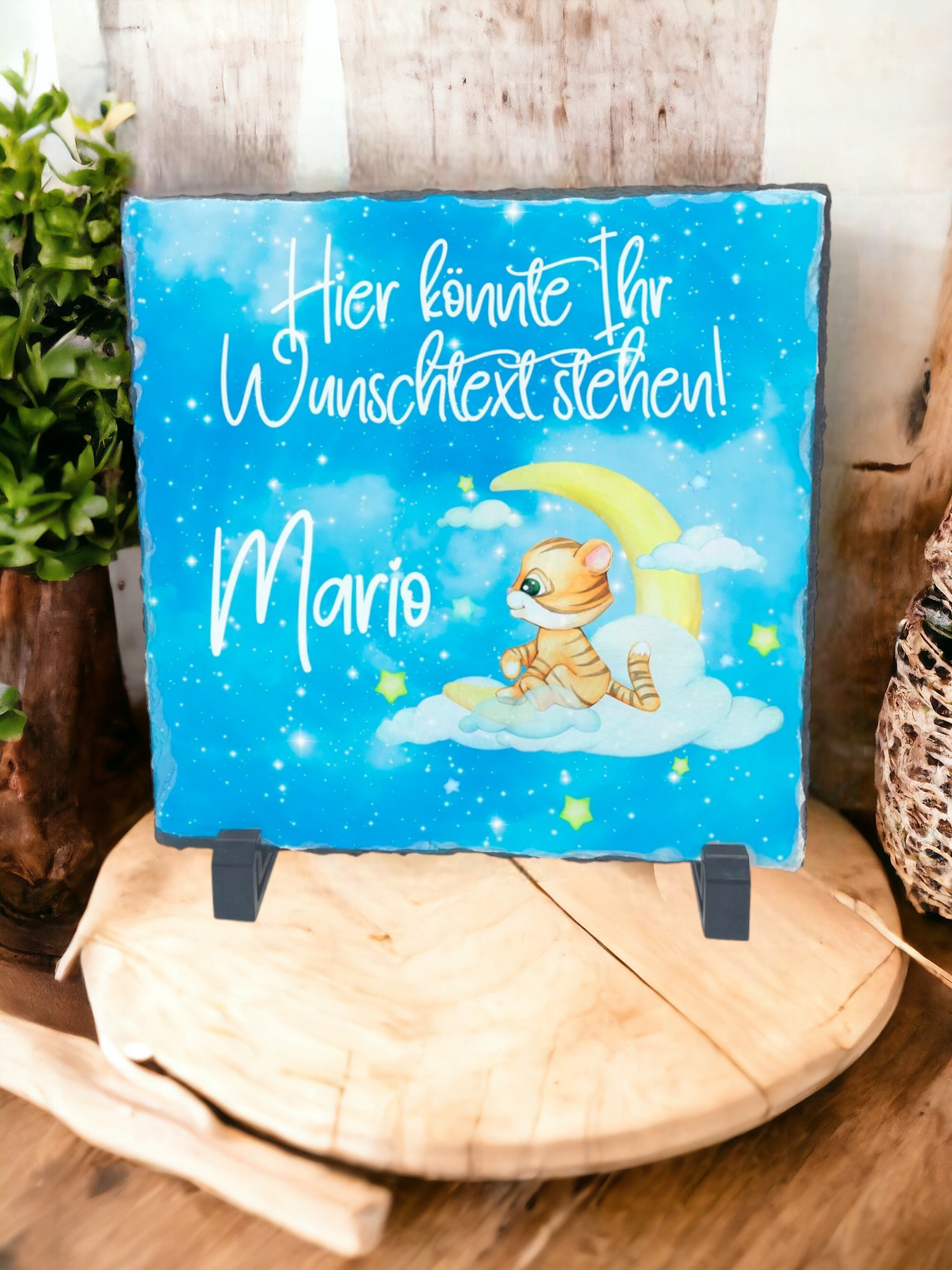 personalisierte Schiefertafel mit Wunschtext - Motiv: sitzender Tiger auf Mond - ZaraTiv -  -  - #original_alt_text# 