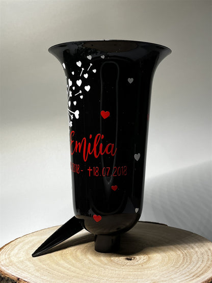 personalisierte schwarze Grabvase mit Pusteblumenmotiv und Herzapplikationen - ZaraTiv -  -  - #original_alt_text# 