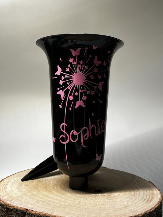 personalisierte schwarze Grabvase mit Pusteblumenmotiv und Schmetterlingsapplikationen - ZaraTiv -  -  - #original_alt_text# 