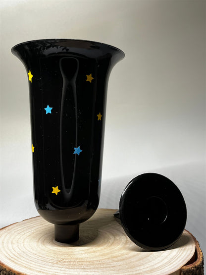 personalisierte schwarze Grabvase mit Pusteblumenmotiv und Sternenapplikationen - ZaraTiv -  -  - #original_alt_text# 