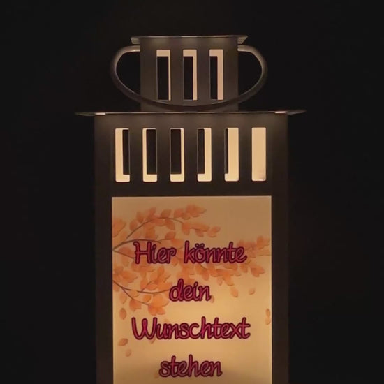 Entdecke unsere personalisierte Grablaterne mit einem niedlichen Herbstwichtelmotiv!