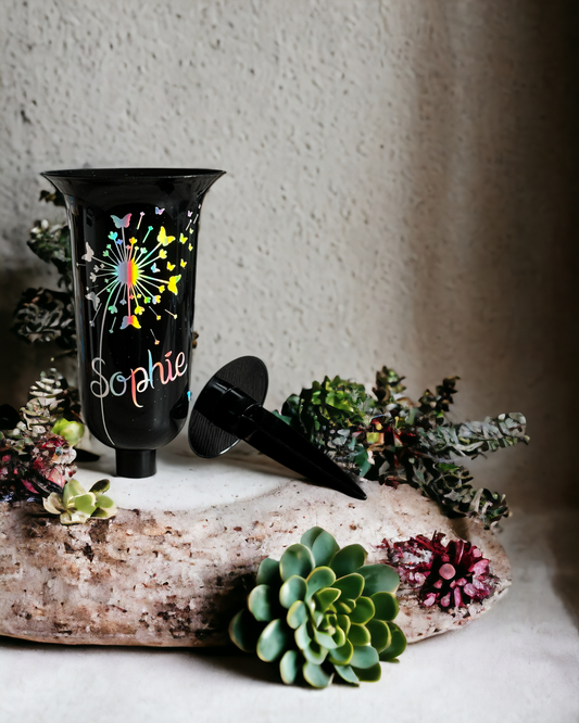 schwarze Grabvase mit abnehmbaren Erdspieß - Motiv: Pusteblume mit Schmetterlingen - irisierend - ZaraTiv -  -  - #original_alt_text# 